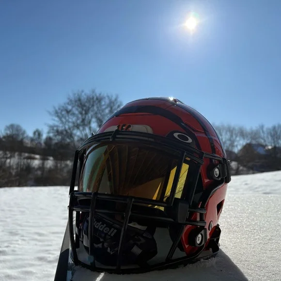 Cincinnati Bengals Helmet with Visor. Size Large (Willing to meet locally)